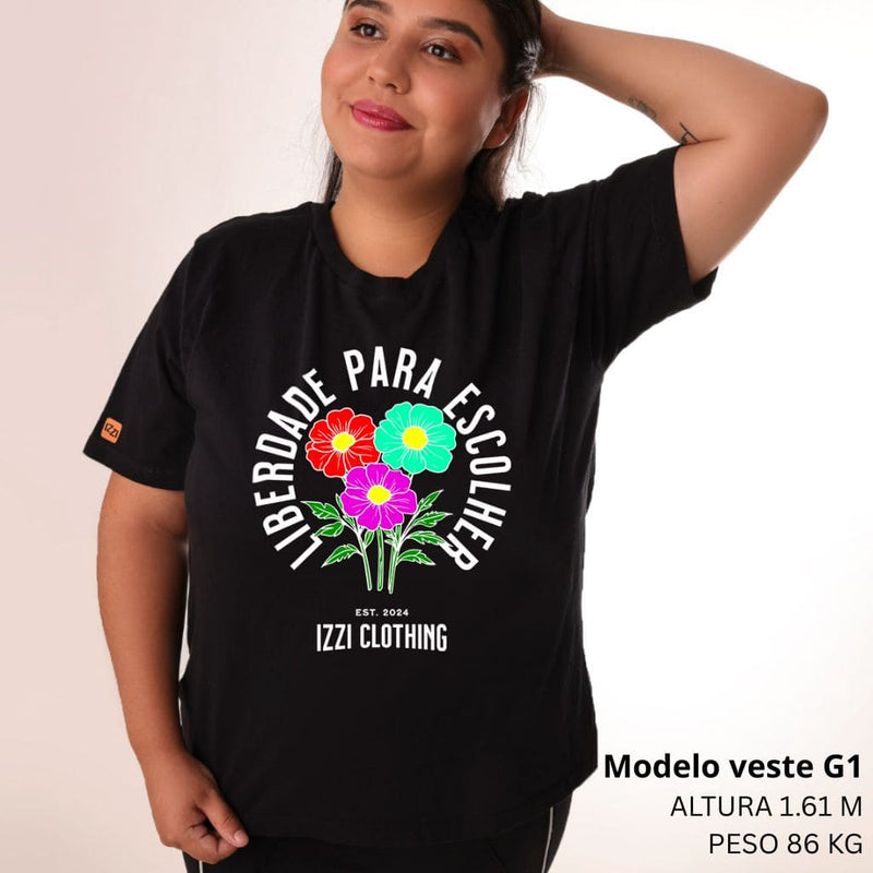 Camiseta Feminina Plus Size Premium Preta Flores