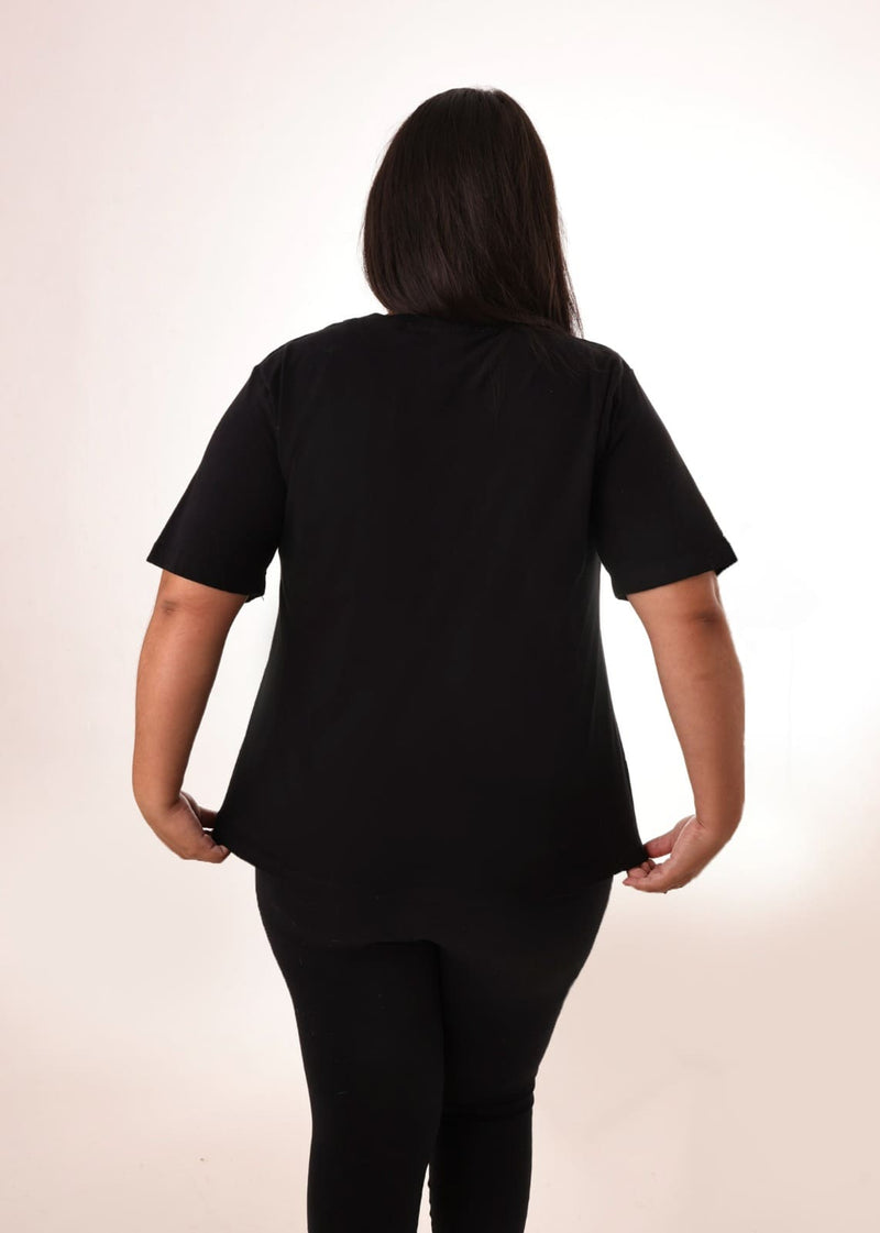 Camiseta Feminina Plus Size Premium Preta Wild Flowers